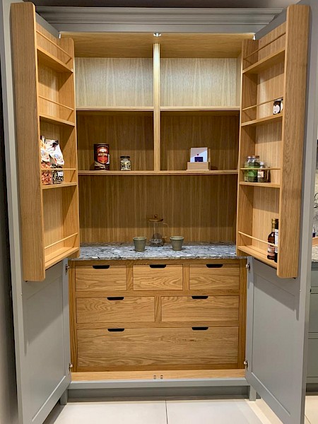 Larder unit